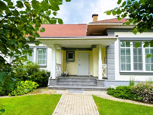 Продам коттедж в поселке Дубрава, Березовая ул, 4, Верхнее Дуброво пгт, 25 км от города