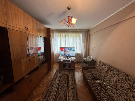 Продам трехкомнатную (3-комн.) квартиру, Комсомольская ул, 188, Кропоткин г