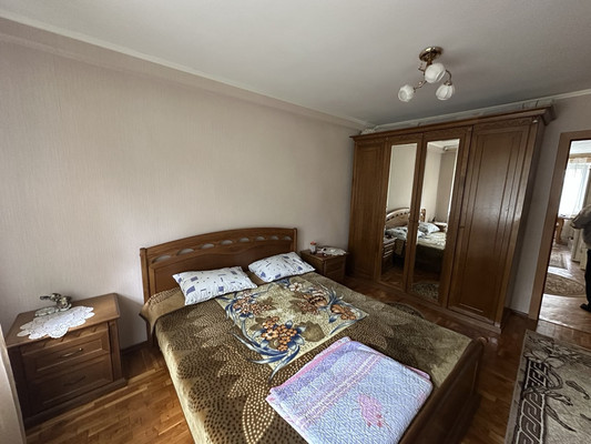 Продам трехкомнатную (3-комн.) квартиру, Комсомольская ул, 188, Кропоткин г