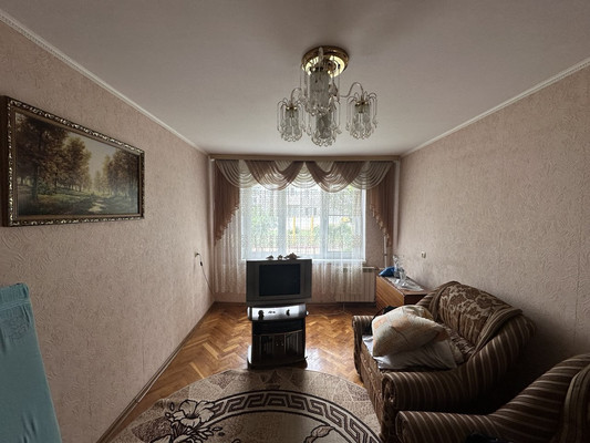 Продам трехкомнатную (3-комн.) квартиру, Комсомольская ул, 188, Кропоткин г