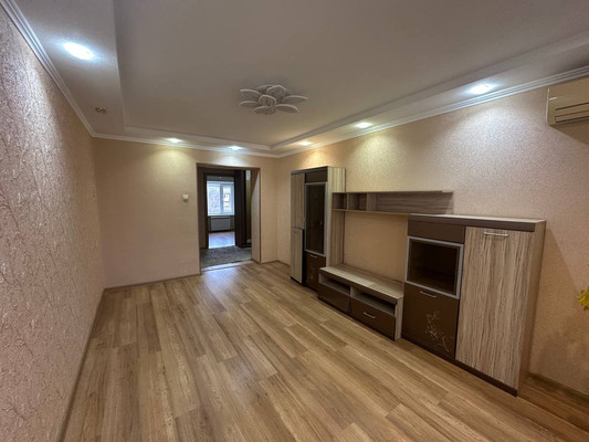 Продам трехкомнатную (3-комн.) квартиру, Мопровский проезд, 9, Кропоткин г