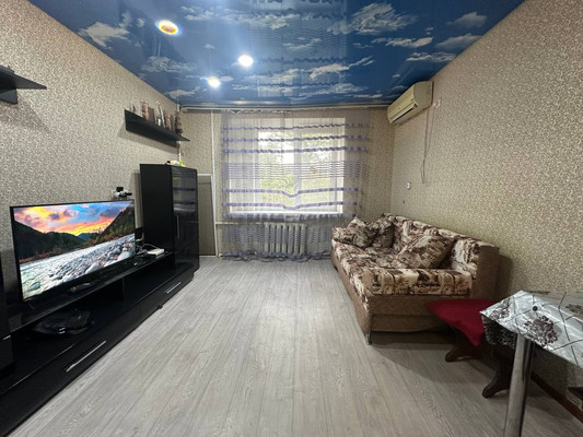 Продам двухкомнатную (2-комн.) квартиру, 1 мкр, 44, Кропоткин г