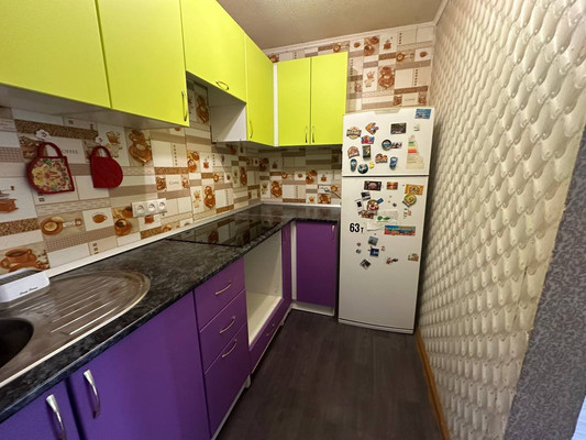 Продам двухкомнатную (2-комн.) квартиру, 1 мкр, 44, Кропоткин г