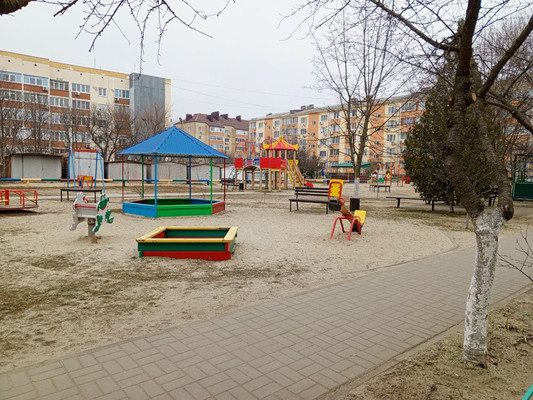 Продам однокомнатную (1-комн.) квартиру, 1 мкр, 12, Кропоткин г