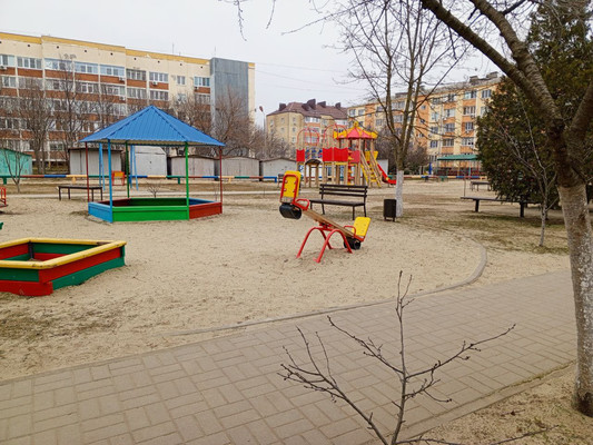 Продам однокомнатную (1-комн.) квартиру, 1 мкр, 12, Кропоткин г