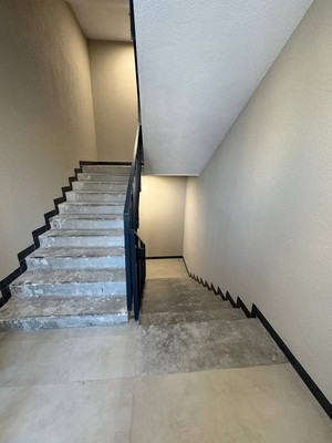 Продам двухкомнатную (2-комн.) , Дзержинского ул, 33, Ханты-Мансийск г