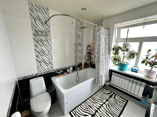 Продам трехкомнатную (3-комн.) квартиру, Гагарина ул, 13, Парковый п