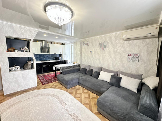 Продам трехкомнатную (3-комн.) квартиру, Гагарина ул, 13, Парковый п