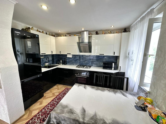 Продам трехкомнатную (3-комн.) квартиру, Гагарина ул, 13, Парковый п