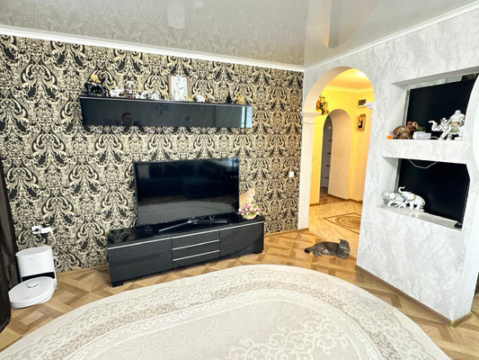 Продам трехкомнатную (3-комн.) квартиру, Гагарина ул, 13, Парковый п