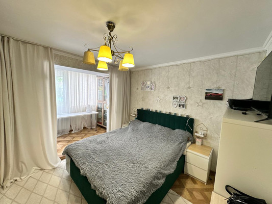 Продам трехкомнатную (3-комн.) квартиру, Гагарина ул, 13, Парковый п