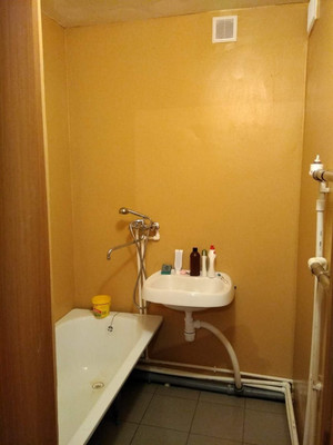 Продам двухкомнатную (2-комн.) квартиру, Жилпоселок ул, 6а, Выбити д