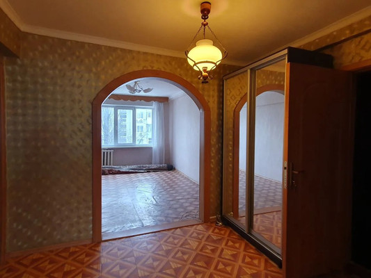 Продам трехкомнатную (3-комн.) квартиру, Железнодорожная ул, 83, Кропоткин г