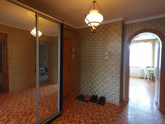 Продам трехкомнатную (3-комн.) квартиру, Железнодорожная ул, 83, Кропоткин г