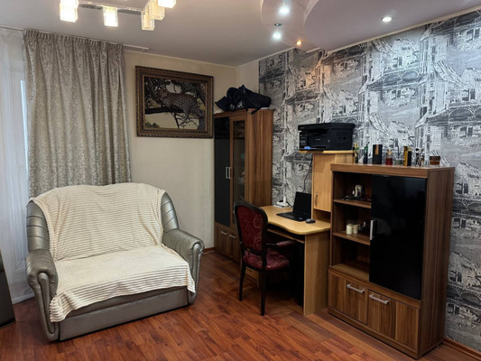 Продам двухкомнатную (2-комн.) квартиру, Донецкая ул, 10к1, Москва г