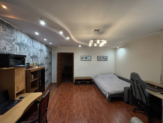 Продам двухкомнатную (2-комн.) квартиру, Донецкая ул, 10к1, Москва г