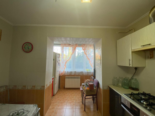 Продам трехкомнатную (3-комн.) квартиру, Калинина ул, 88к45, Тихорецк г