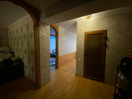 Продам трехкомнатную (3-комн.) квартиру, Калинина ул, 88к45, Тихорецк г