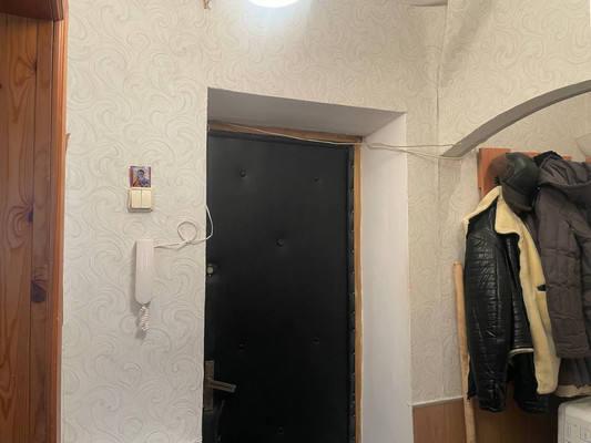 Продам однокомнатную (1-комн.) квартиру, Десятинная ул, 8, Великий Новгород г