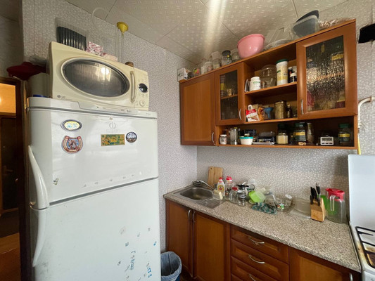 Продам однокомнатную (1-комн.) квартиру, Десятинная ул, 8, Великий Новгород г