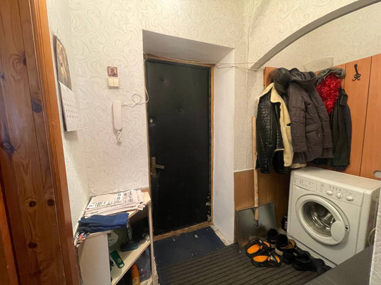 Продам однокомнатную (1-комн.) квартиру, Десятинная ул, 8, Великий Новгород г