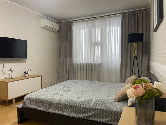 Продам однокомнатную (1-комн.) квартиру, Осенний б-р, 2, Москва г