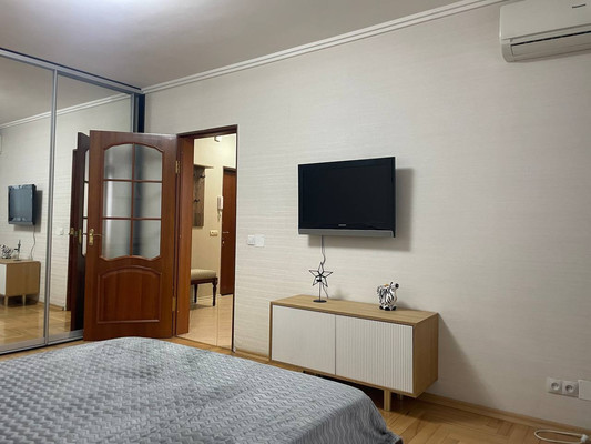 Продам однокомнатную (1-комн.) квартиру, Осенний б-р, 2, Москва г