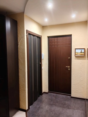 Продам трехкомнатную (3-комн.) квартиру, Маршала Казакова ул, 8к1, Нижний Новгород г