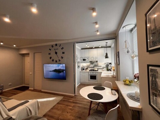 Продам двухкомнатную (2-комн.) квартиру, Угловой пер, 21, Москва г