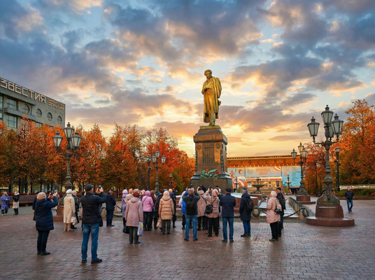 Продам трехкомнатную (3-комн.) квартиру, Бронная М. ул, 17, Москва г
