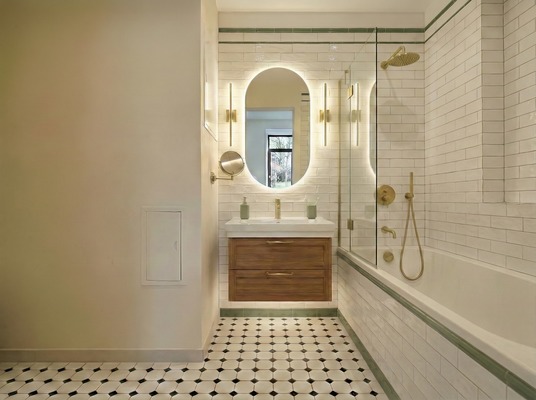 Продам трехкомнатную (3-комн.) квартиру, Бронная М. ул, 17, Москва г