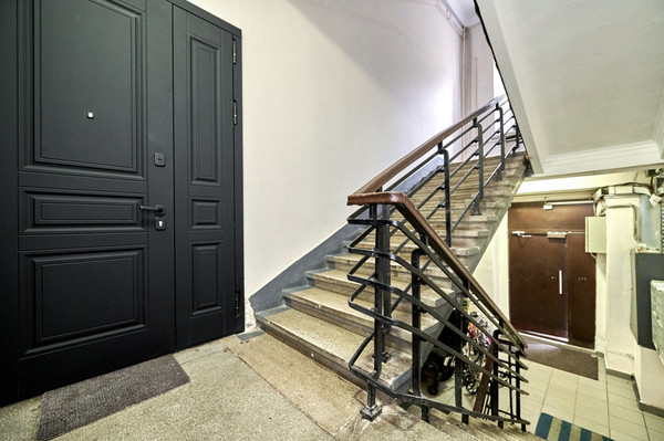 Продам трехкомнатную (3-комн.) квартиру, Бронная М. ул, 17, Москва г