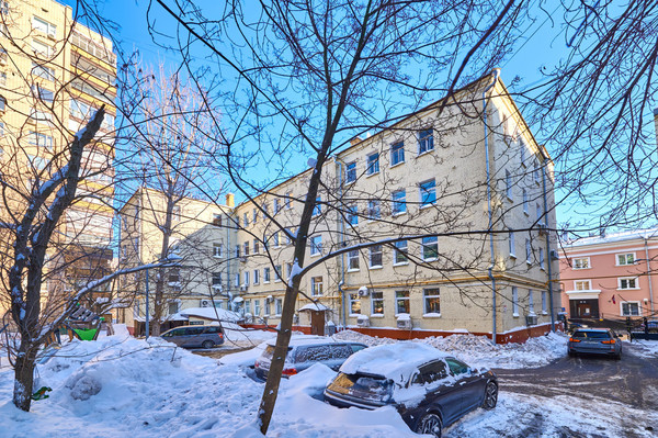 Продам трехкомнатную (3-комн.) квартиру, Бронная М. ул, 17, Москва г