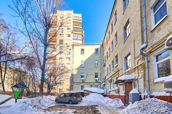 Продам трехкомнатную (3-комн.) квартиру, Бронная М. ул, 17, Москва г