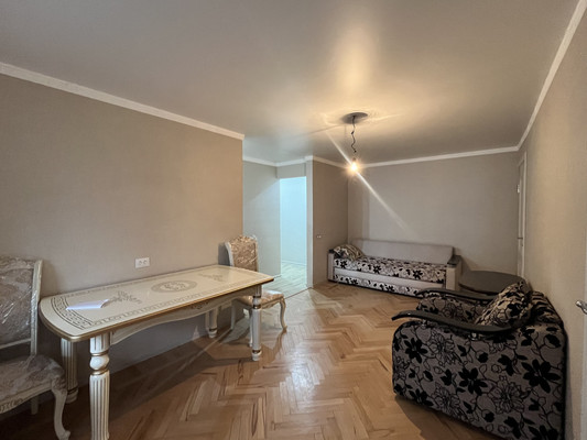 Продам трехкомнатную (3-комн.) квартиру, Т.Идарова ул, 211, Нальчик г