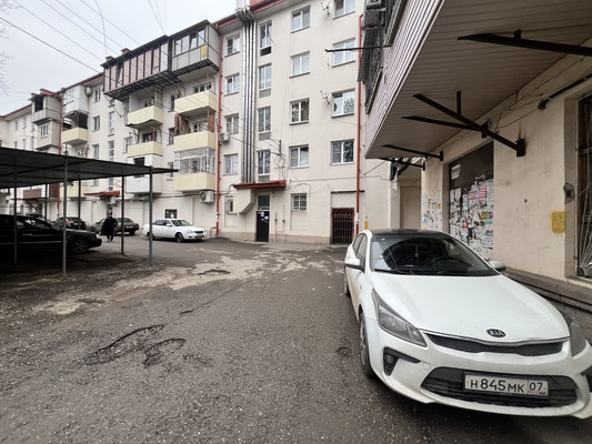 Продам трехкомнатную (3-комн.) квартиру, Т.Идарова ул, 211, Нальчик г