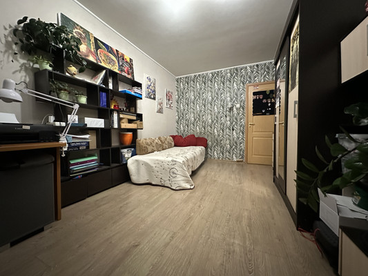 Продам многокомнатную квартиру, Будапештская ул, 14к1, Санкт-Петербург г