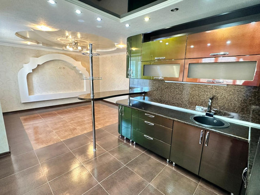 Продам трехкомнатную (3-комн.) квартиру, Октябрьская ул, 97а, Тихорецк г