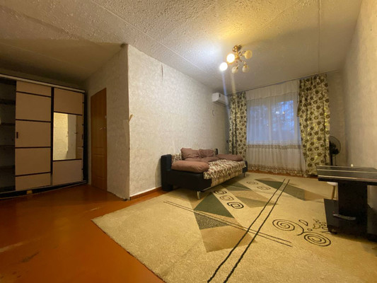 Продам двухкомнатную (2-комн.) квартиру, Военный городок ул, 82, Тихорецк г