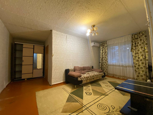 Продам двухкомнатную (2-комн.) квартиру, Военный городок ул, 82, Тихорецк г