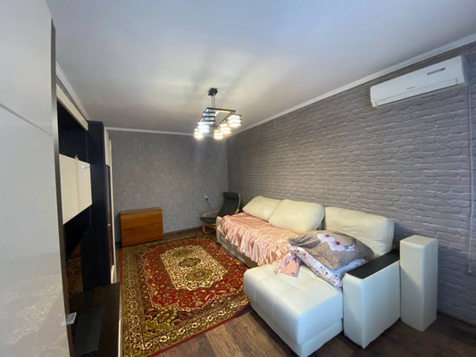 Продам трехкомнатную (3-комн.) квартиру, Ляпидевского ул, 66а, Тихорецк г