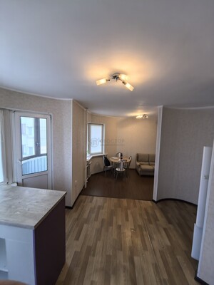 Продам трехкомнатную (3-комн.) квартиру, Новгородская ул, 5к1, Москва г