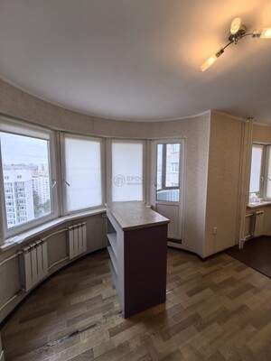 Продам трехкомнатную (3-комн.) квартиру, Новгородская ул, 5к1, Москва г