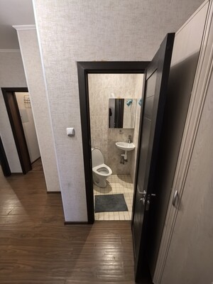 Продам трехкомнатную (3-комн.) квартиру, Новгородская ул, 5к1, Москва г