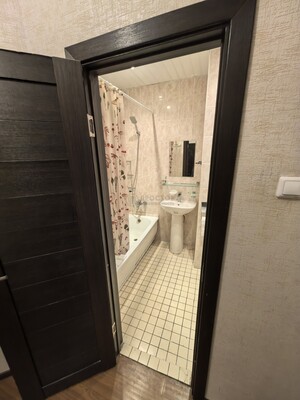 Продам трехкомнатную (3-комн.) квартиру, Новгородская ул, 5к1, Москва г