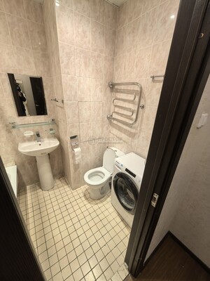 Продам трехкомнатную (3-комн.) квартиру, Новгородская ул, 5к1, Москва г