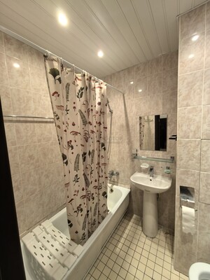 Продам трехкомнатную (3-комн.) квартиру, Новгородская ул, 5к1, Москва г