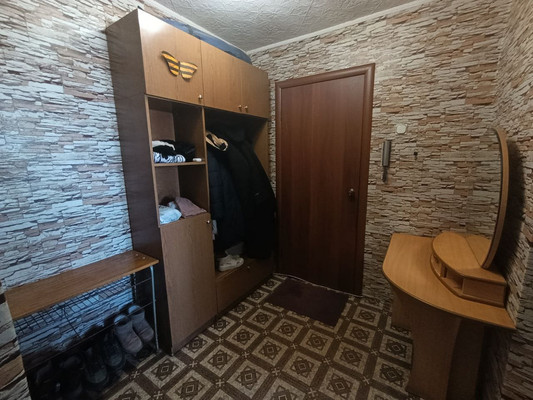 Продам двухкомнатную (2-комн.) квартиру, Шаронова ул, 25, Ишим г