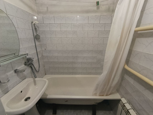 Продам двухкомнатную (2-комн.) квартиру, Шаронова ул, 25, Ишим г