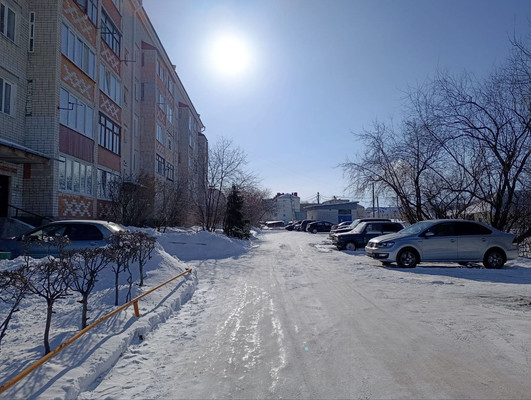 Продам двухкомнатную (2-комн.) квартиру, Шаронова ул, 25, Ишим г